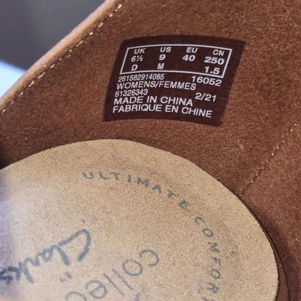 Clarks Collection Women's Size 9 Brown Strappy Sandals • 2.9
